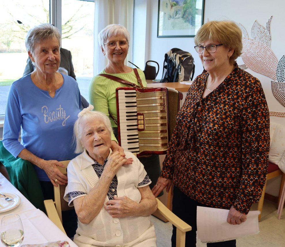 Frau Grim feiert 100. Geburtstag