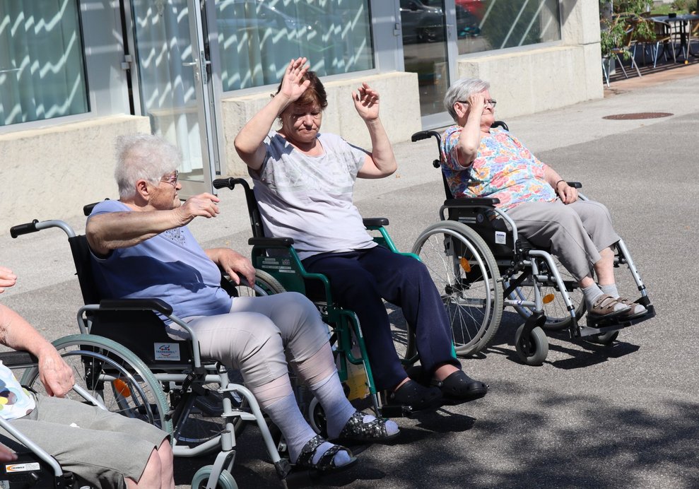 Turnstunde im Freien