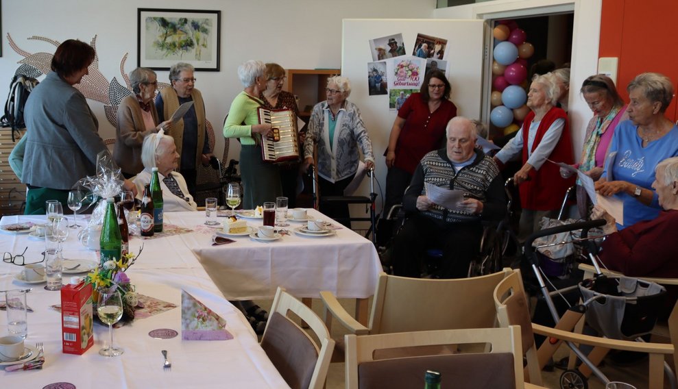 Frau Grim feiert 100. Geburtstag