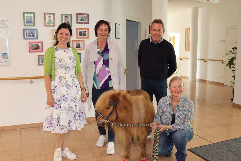 Da steht ein Pferd auf dem Flur....