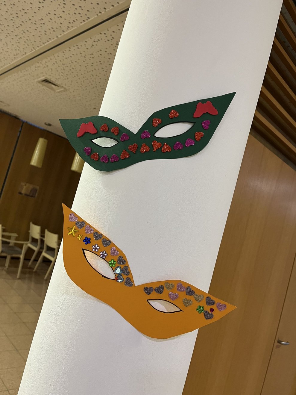 Kunterbunte Faschingsdeko