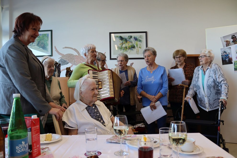 Frau Grim feiert 100. Geburtstag