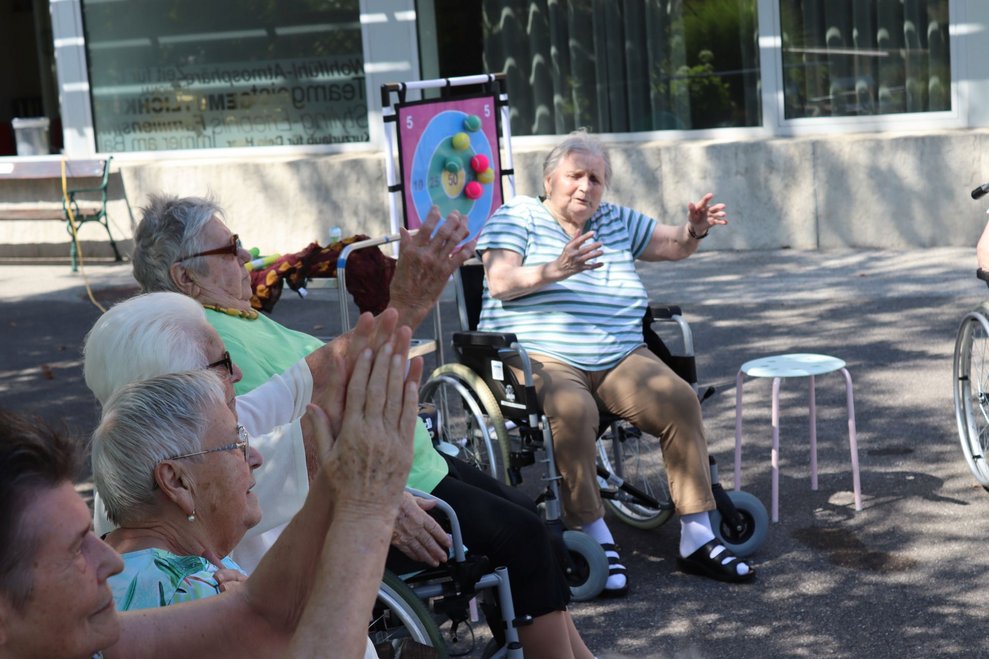 Turnstunde im Freien