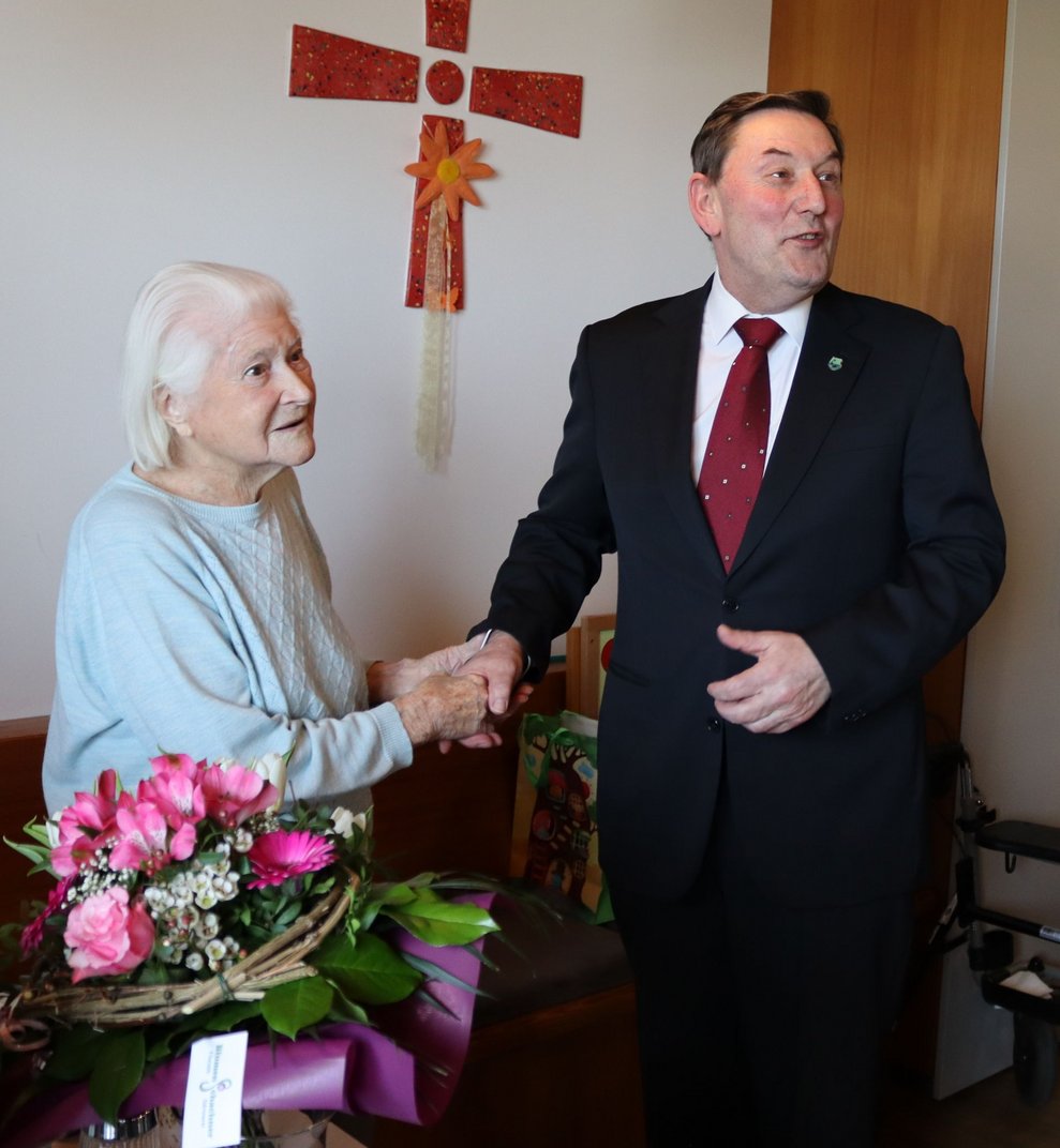 Frau Grim feiert 100. Geburtstag