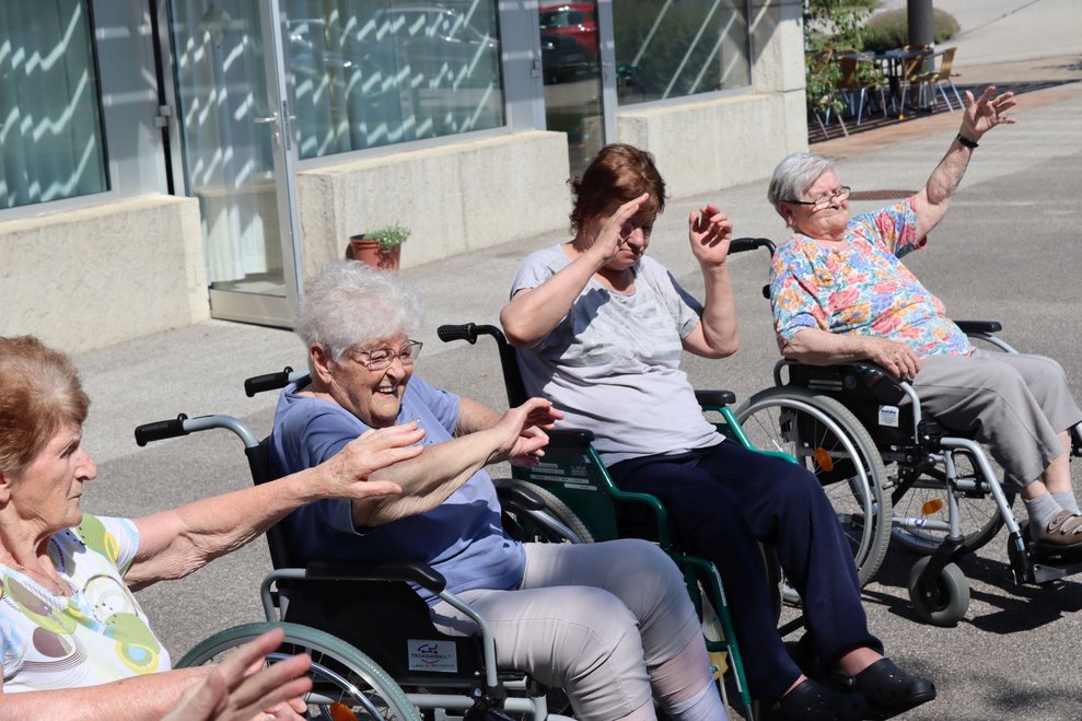 Turnstunde im Freien