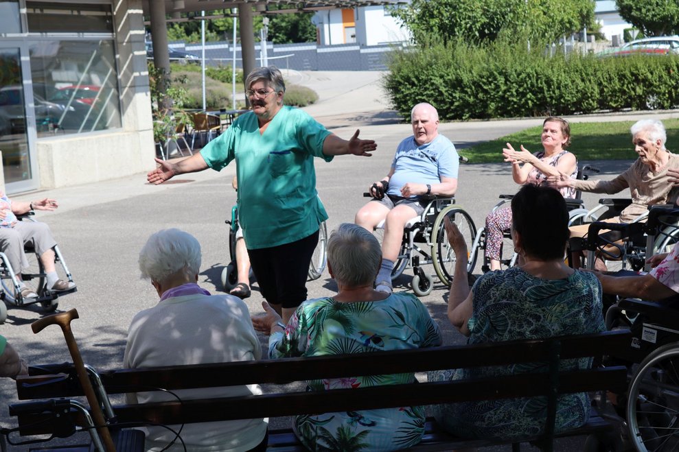 Turnstunde im Freien