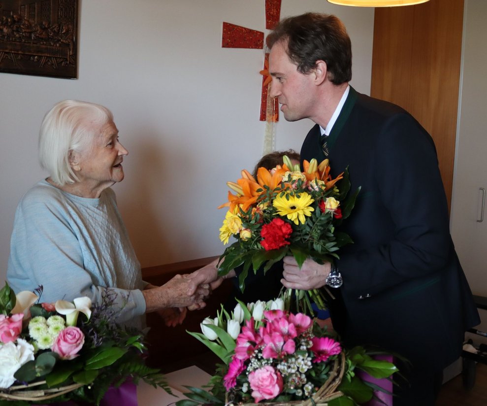 Frau Grim feiert 100. Geburtstag