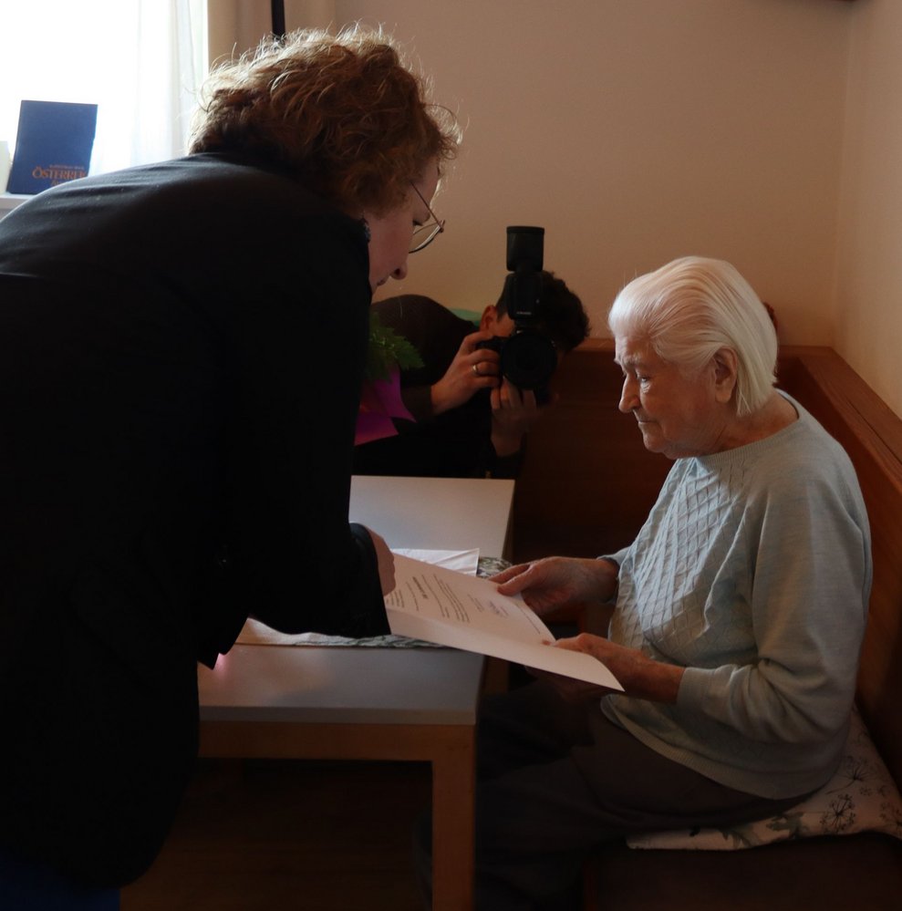Frau Grim feiert 100. Geburtstag
