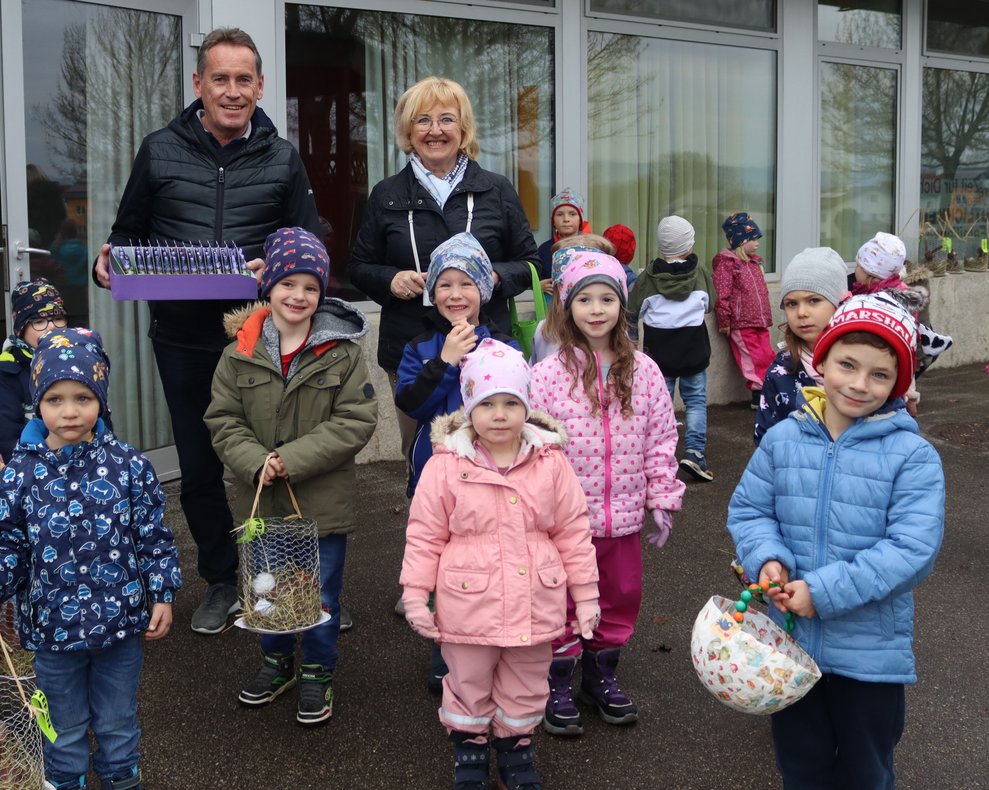 Kindergarten auf Osterhasensuche