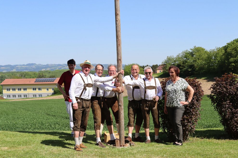 Unser Maibaum steht!