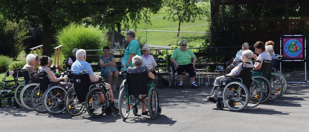 Turnstunde im Freien